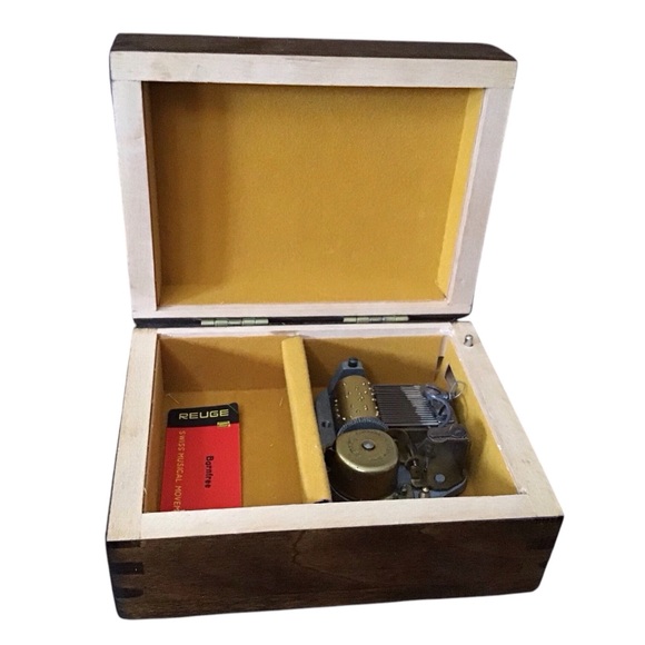 Reuge Swiss Wood Music Box Seagull Plays "Born Free" 4-1/2" x 3-1/2" Lacquered - Picture 7 of 11